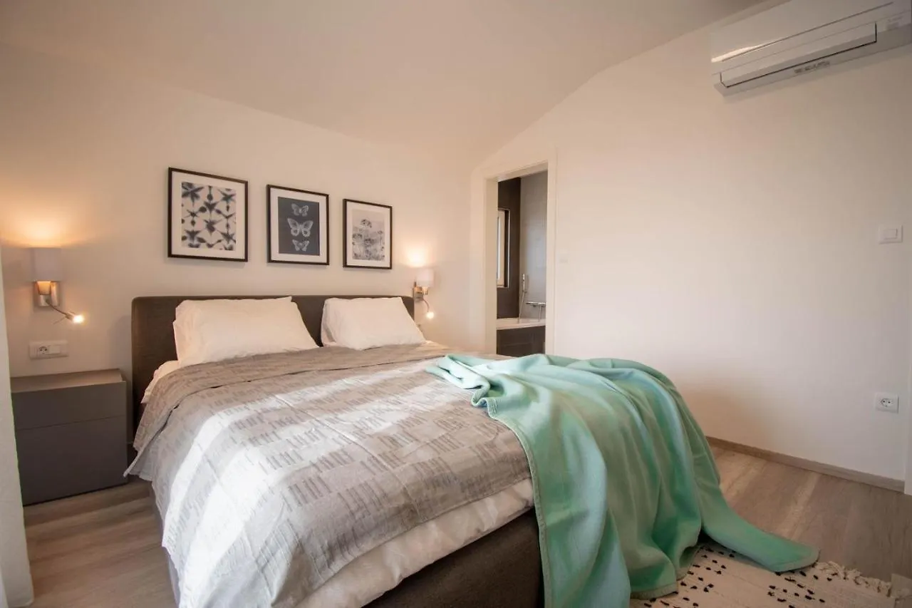 Diminici Villas 0*,