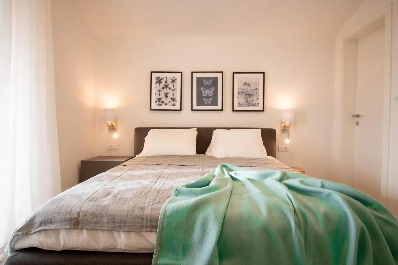 Diminici Villas 0*,