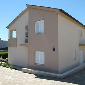 https://apartments-mia-krk.primorje-gorskikotar.com