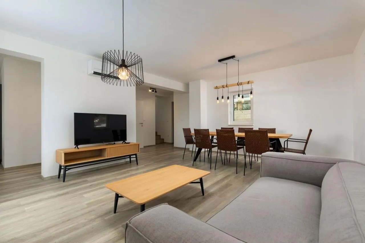 Diminici Villas 0*,