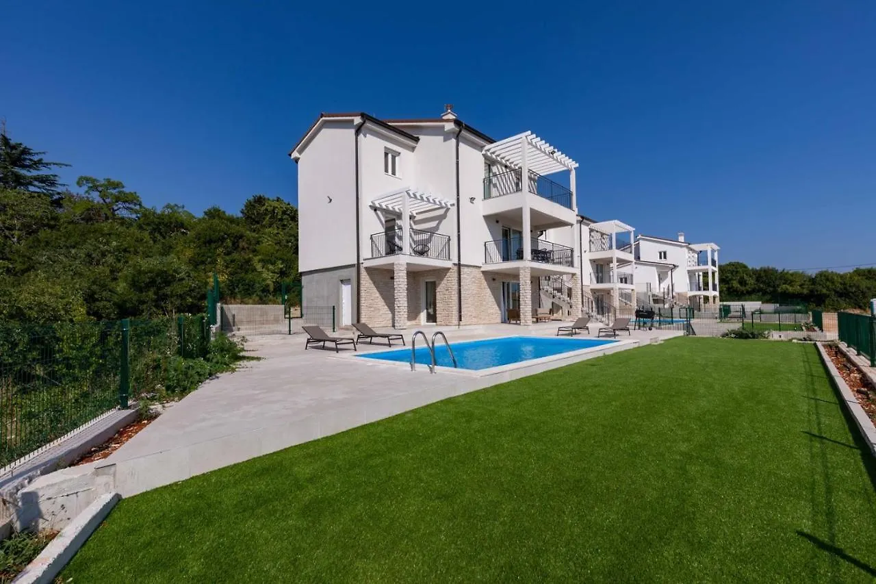Diminici Villas 0*,